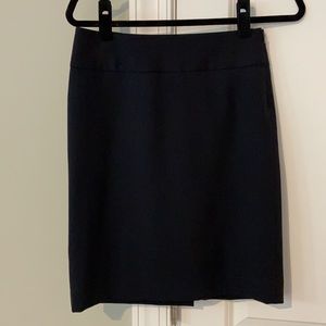 Navy blue Banana Republic stretch wool skirt. Size 0P in EUC